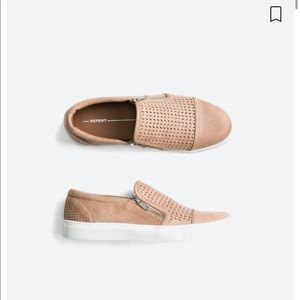 Report Alexa Sneakers with zippers